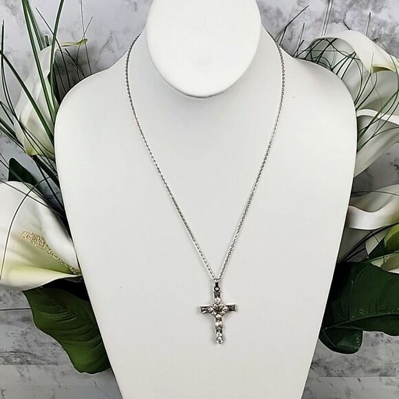 Jeweled cross pendant with chain  22" length - Picture 1 of 6
